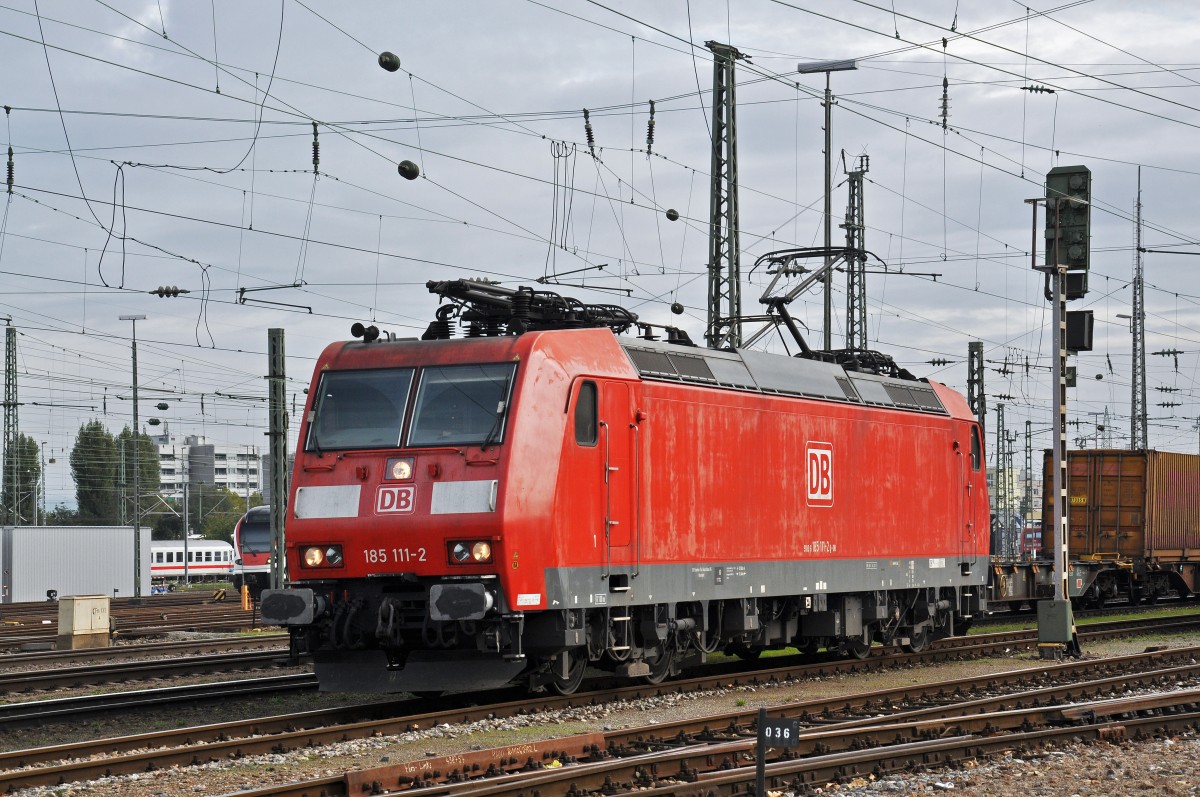 DB Lok 185 111-2 steht einsatzbereit am Badischen Bahnhof. Die Aufnahme stammt vom 25.10.2014.