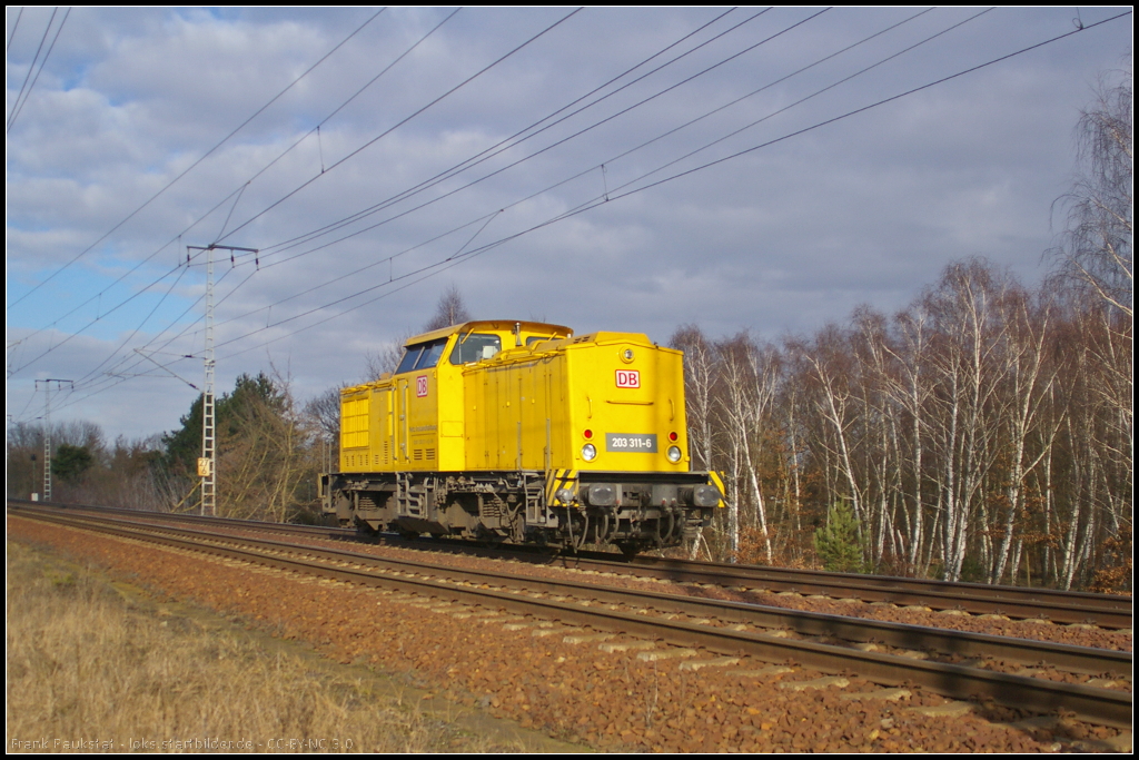 DB Netz 203 311 solo am 06.02.2014 in der Berliner Wuhlheide