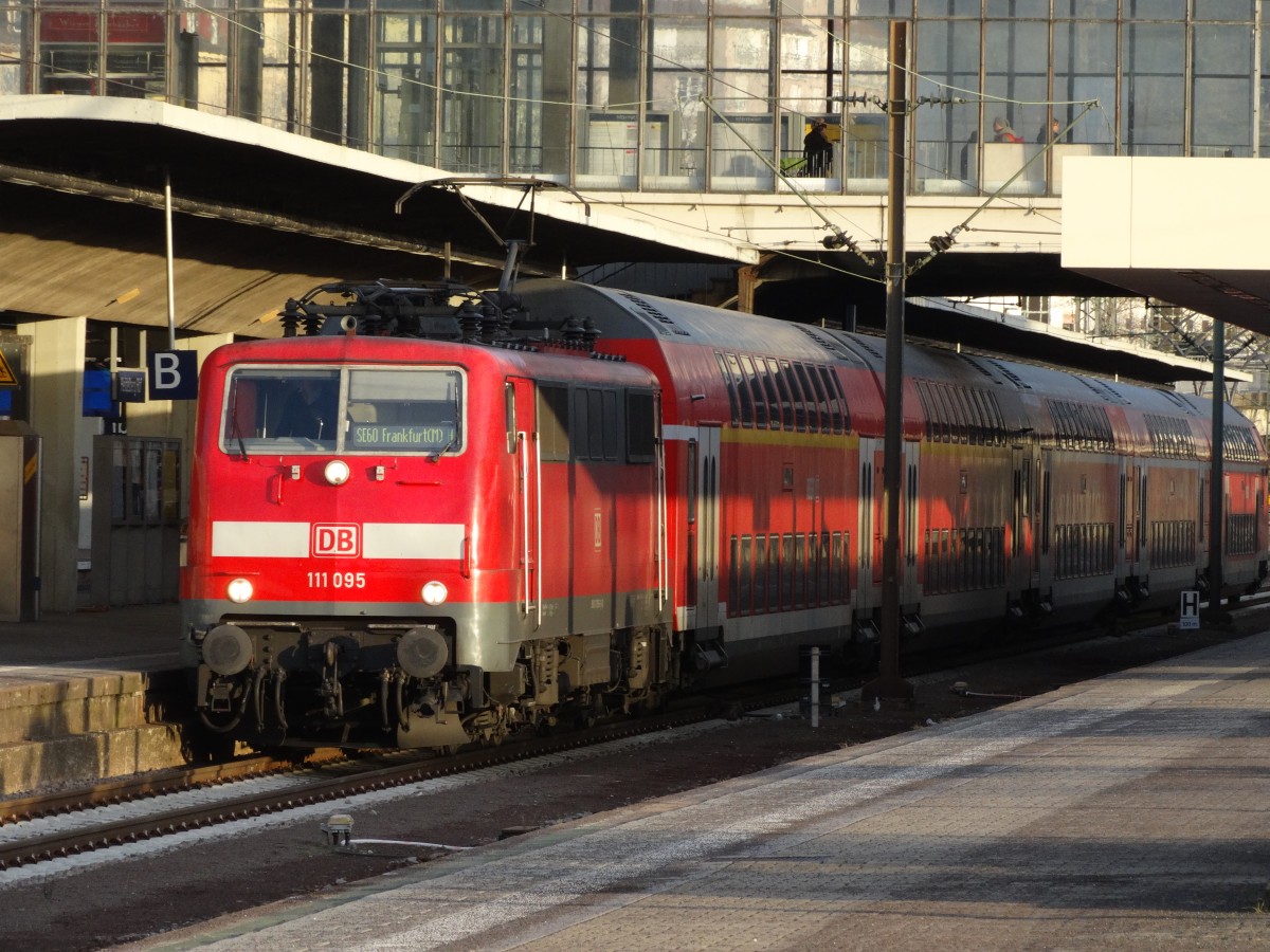 DB Regio 111 095 am 25.02.15 in Sonnenuntergang in Heidelberg Hbf mit der RB nach Frankfurt