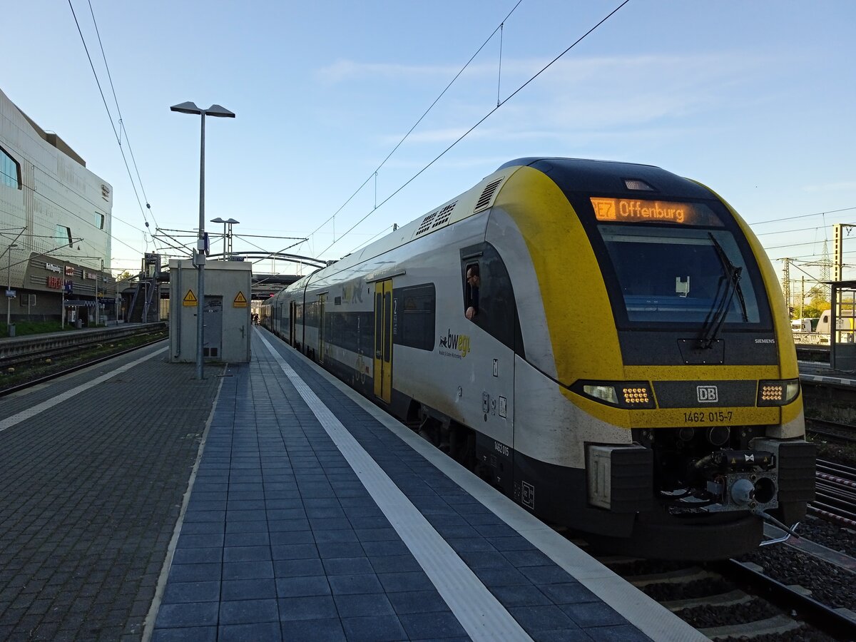 DB Regio 1462 015-7 als RE7 nach Offenburg am 21.10.24 in Weil am Rhein 