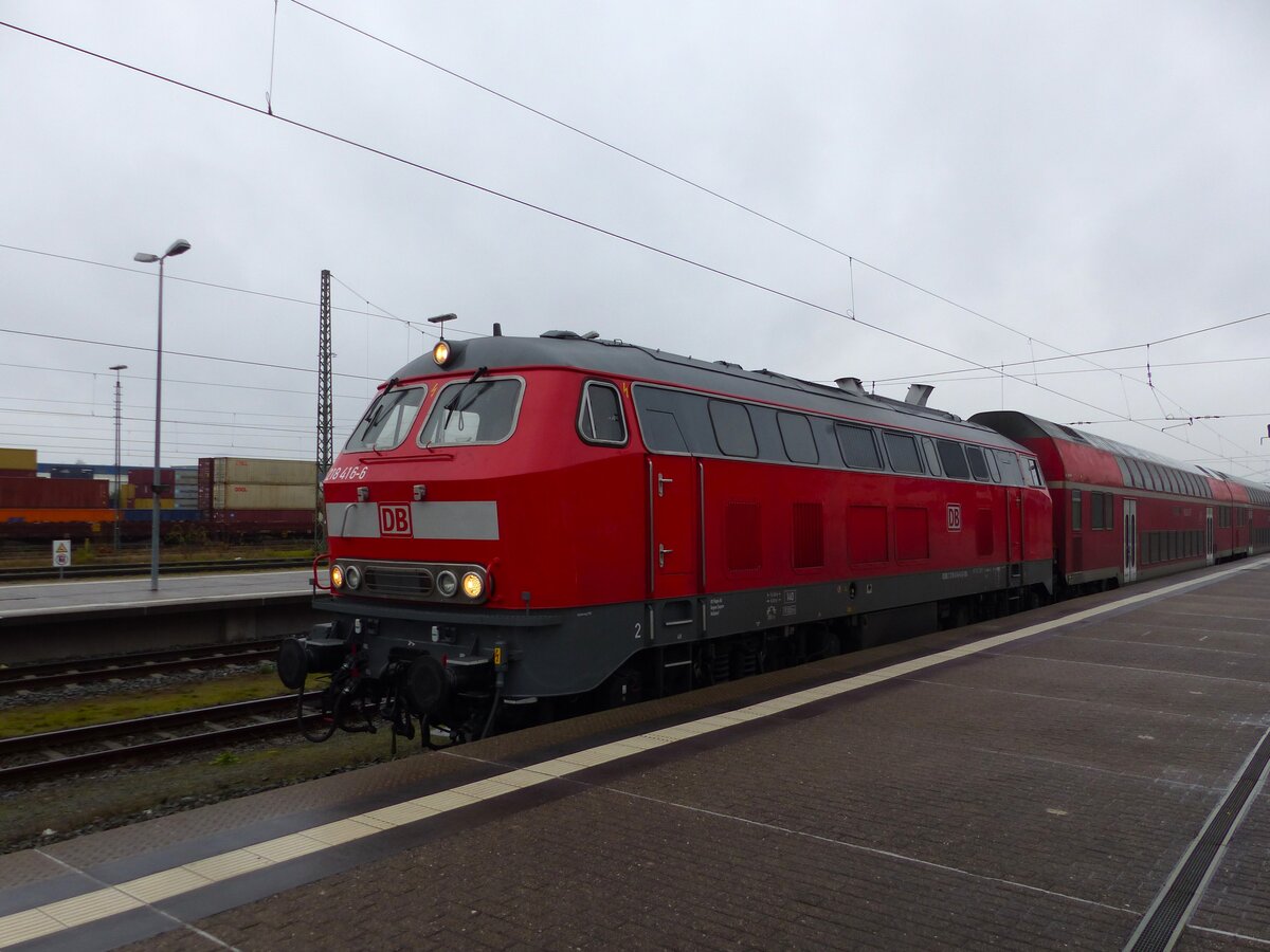 DB Regio 218 416-6 ( 9280 1218 416-6 D-DB ) mit dem RE 2 Hof-München abfahrbereit am 16.11.2024