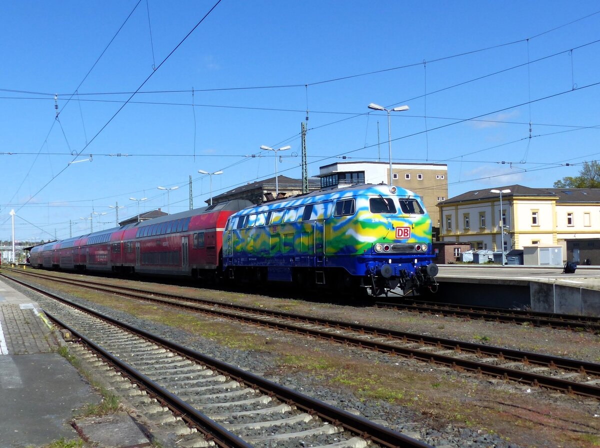 DB Regio 218 443-0  Donna ( 9280 1218 443-0 D-DB ) abfahrbereit in Hof mit dem RE2 Richtung München am 26.4.2024 