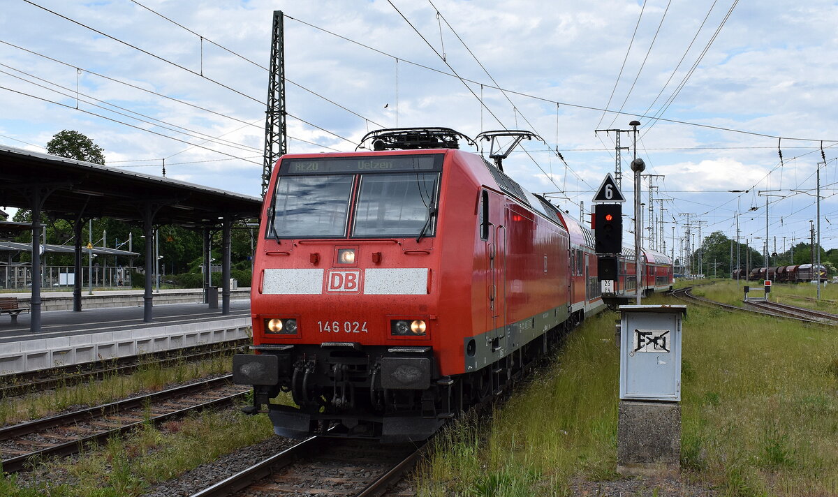DB Regio AG - Region Südost, Fahrzeugnutzer: Elbe-Saale-Bahn, Magdeburg mit der  146 024  (NVR-Nummer: 91 80 6146 024-5 D-DB] und dem RE20 nach Uelzen am 16.05.24 Einfahrt Bahnhof Stendal Hbf.