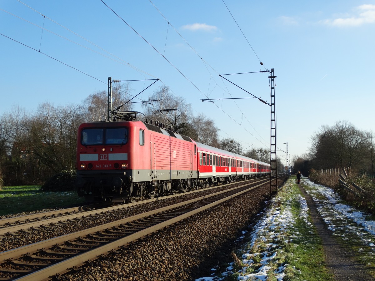 DB Regio Hessen 143 313-5 mit RB 55 bei Hanau West auf der KBS 640 am 05.01.15