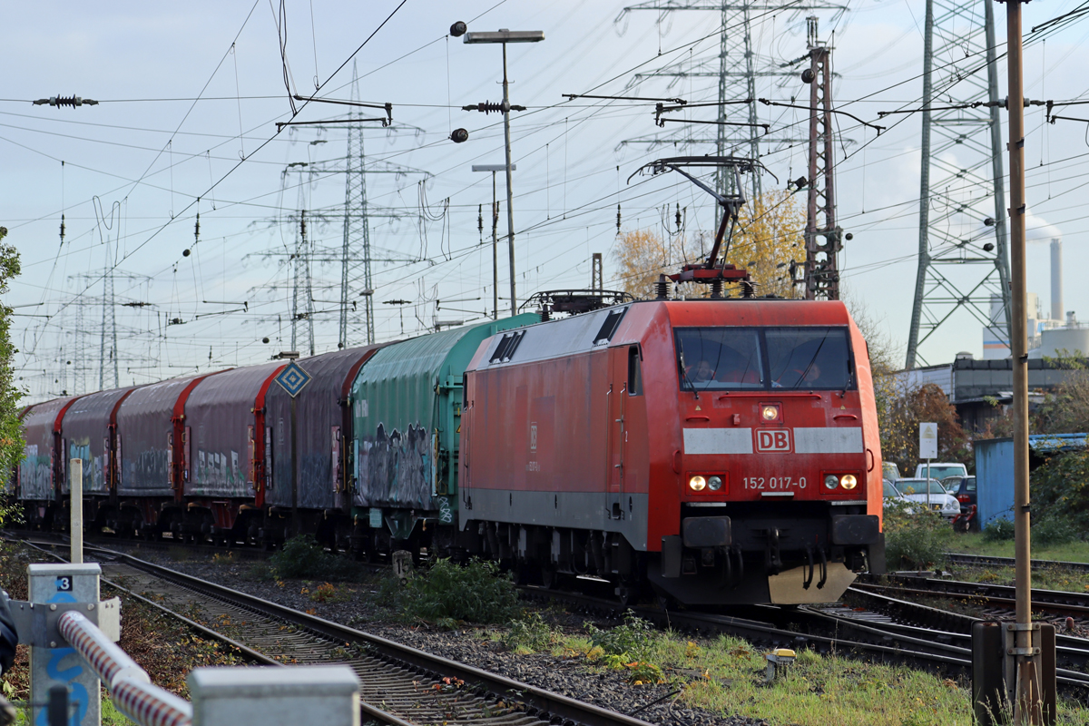 DBC 152 017-0 am BÜ KM 15,944 an der Bahnhofsstraße in Bottrop 21.11.2024