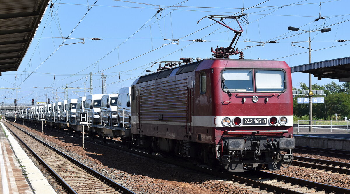 DeltaRail GmbH, Frankfurt (Oder) mit ihrer  243 145-0  (NVR:  91 80 6143 145-1 D-DELTA ) und einem Nutzfahrzeug-Transportzug am 29.08.24 Höhe Bahnhof Schönefeld b Berlin.