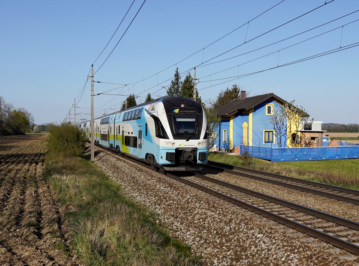 Der 4010 006 als Westbahn nach Salzburg am 18.04.2019 unterwegs bei Bergern.