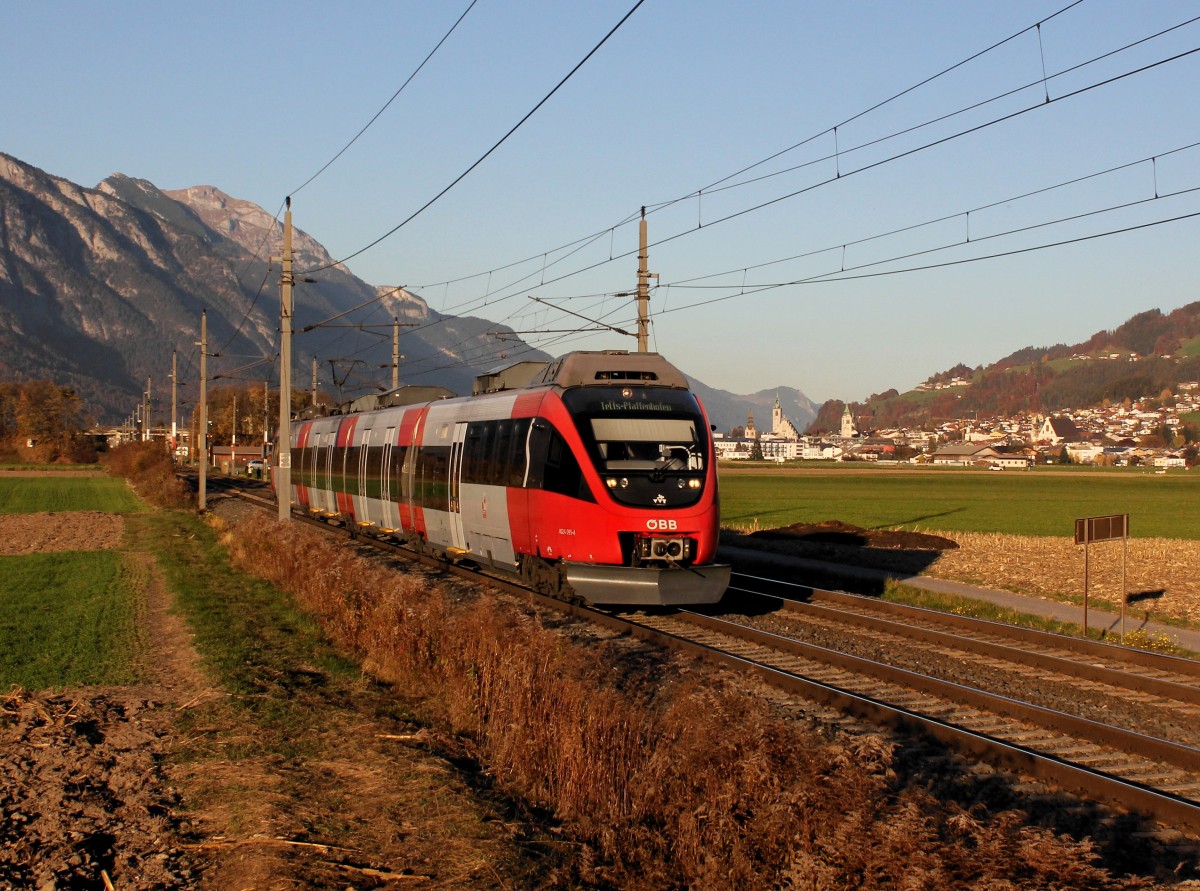 Der 4024 095 nach Telfs Pfaffenhofen am 31.10.2015 unterwegs bei Schwaz.