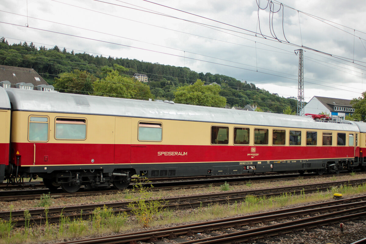 Der 61 80 85-95 538-2 im Zugverband des DZ 336/337 in Trier Hbf am 17.08.2024