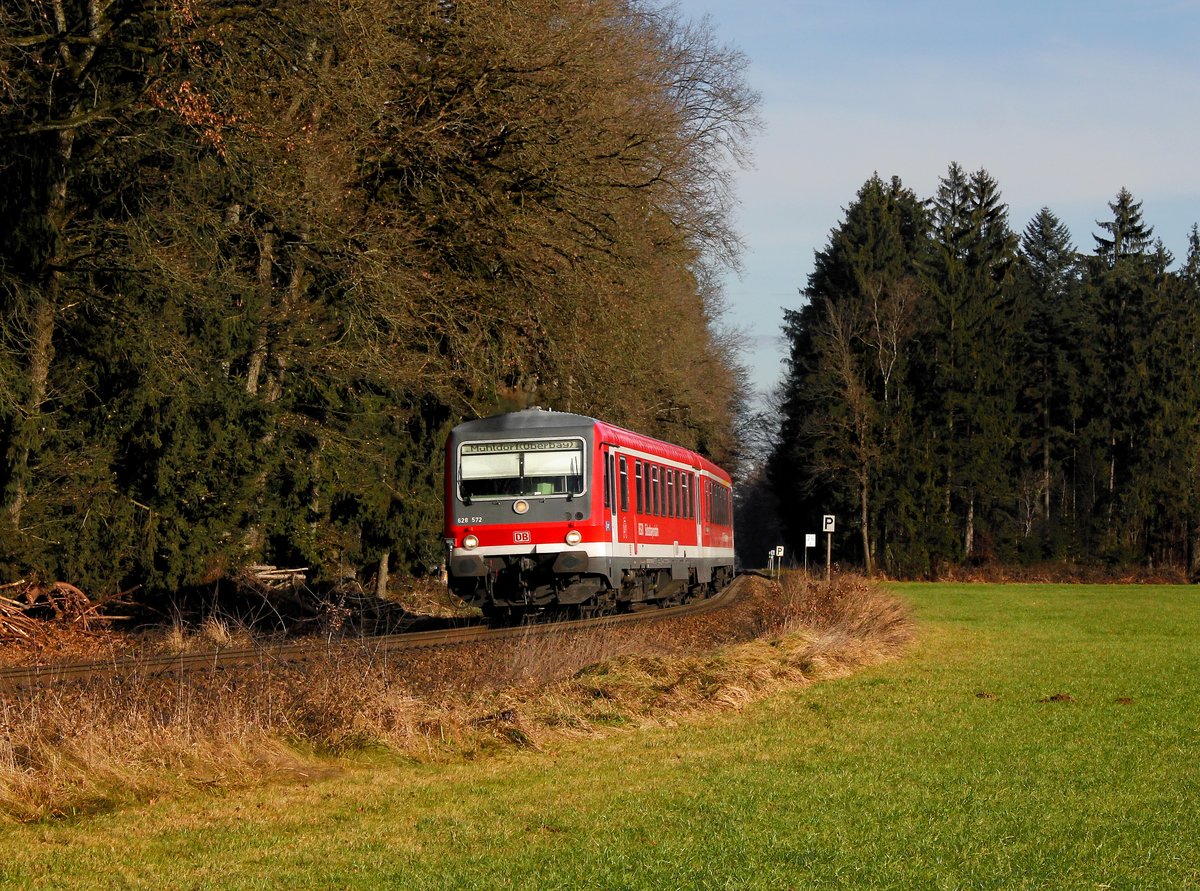 Der 628 572 als RB nach Mühldorf am 09.12.2016 unterwegs bei Pirach.