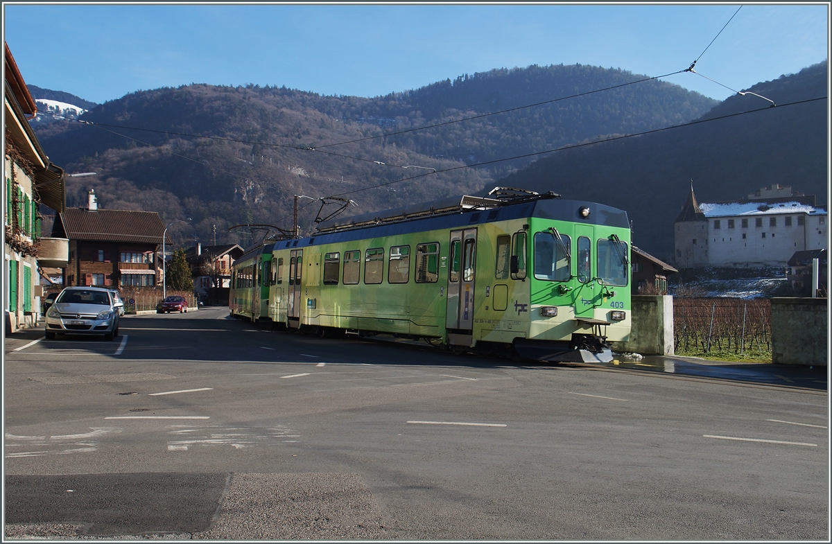 Der aus den beiden ASD BDe 4/4 403 und 402 formierte Regionalzug 441 von Les Diablerets nach Aigle erreicht in Kürze sein Ziel.
25. Jan. 2016