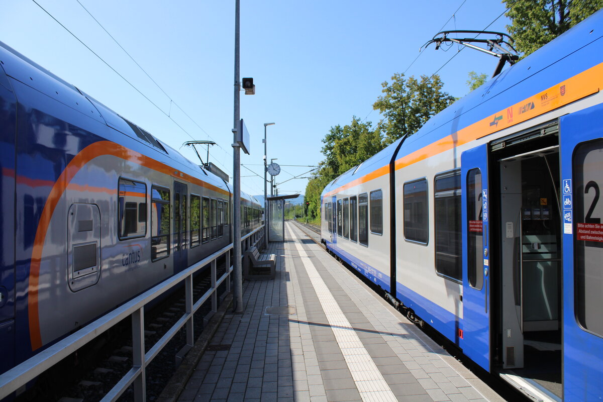 Der Bahnsteig 2 vom Stadbahnhof in Eschwege, am 18.08.2023. Hier kreuzen sich die Regionalbahnen von/nach Bebra und Gttingen.