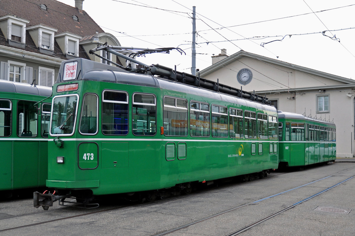 Der Be 4/4 473 und der B 1457 sind beides Abbruch Kandidaten. Hier stehen die beiden Fahrzeuge auf dem Hof des Depots Dreispitz. Die Aufnahme stammt vom 04.09.2016.