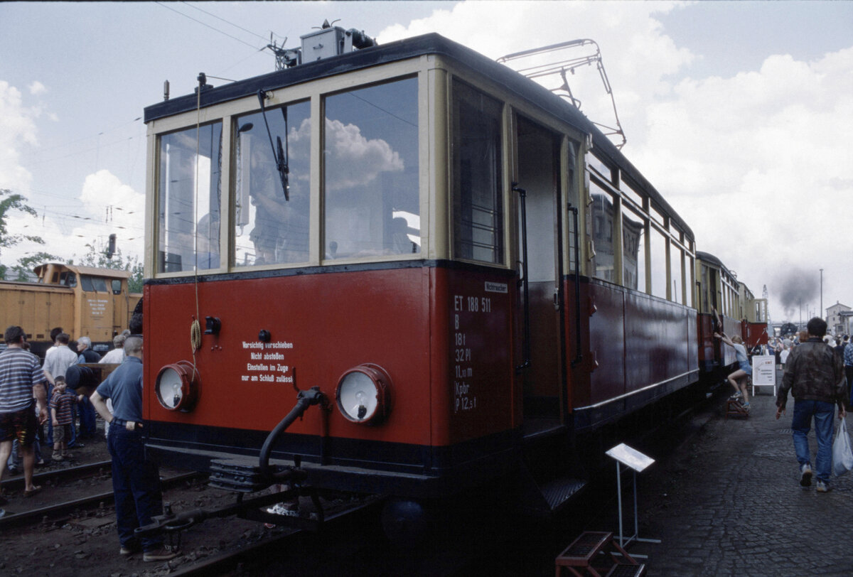 Der frühere PT 1 der Schleizer Kleinbahn, nach der Übernahme der Strecke durch die DR als ET 188 511 eingereiht, aufgenommen am 30.04.2000 im Bw. Dresden Altstadt.