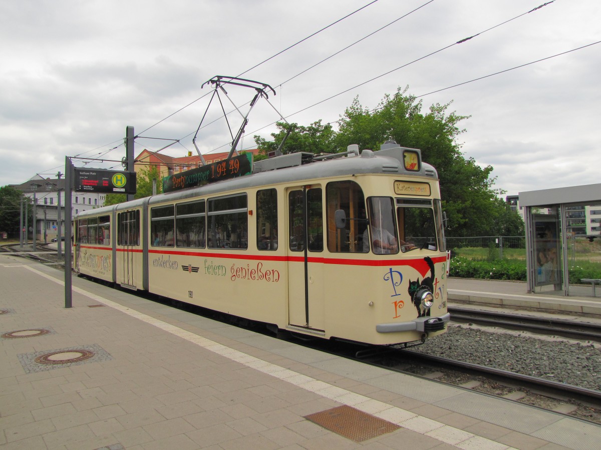 Der  Katerexpress  EVAG 190 am 09.06.2015 am Gothaer Platz, auf der Fahrt in Richtung Innenstadt. 