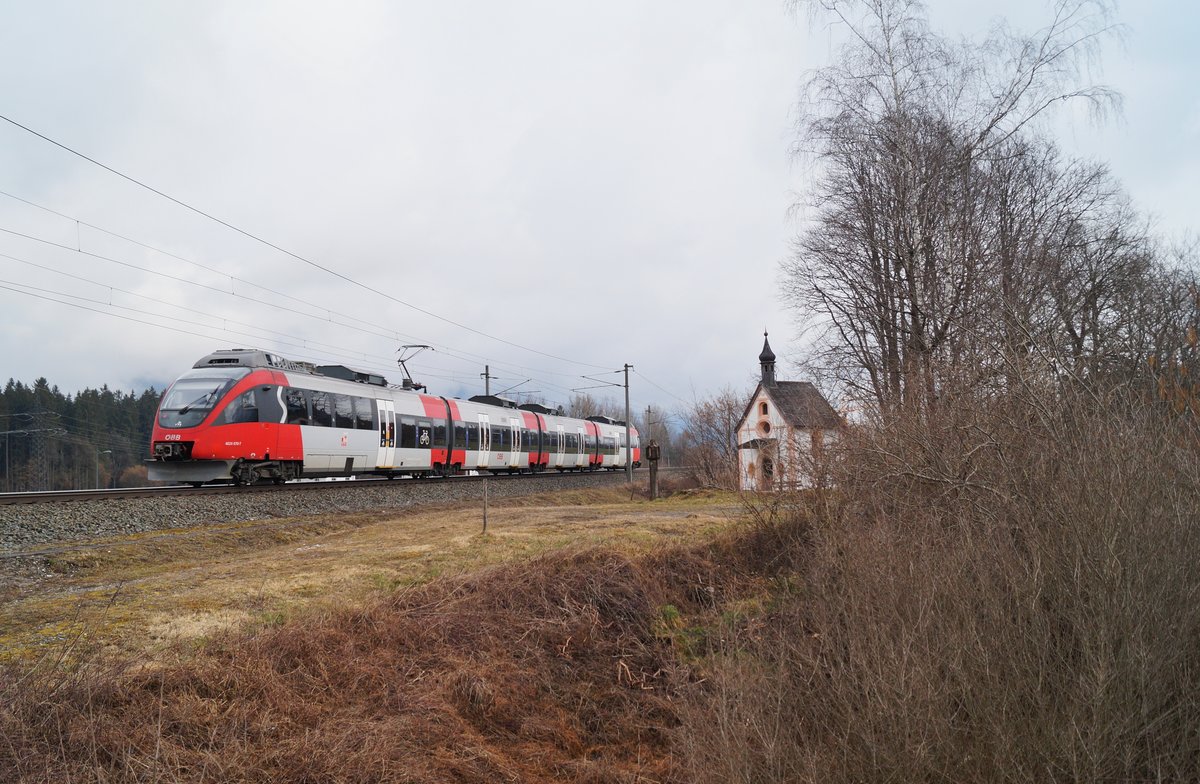 Der mittlerweile für die S-Bahn Kärnten fahrende 4024 070-7 war am 07.03.2020 als REX 5339 von Brennero/Brenner nach Kufstein unterwegs und fuhr bei Brixlegg kurz vor einem heftigen Schneesturm an der Antoniuskapelle vorbei.