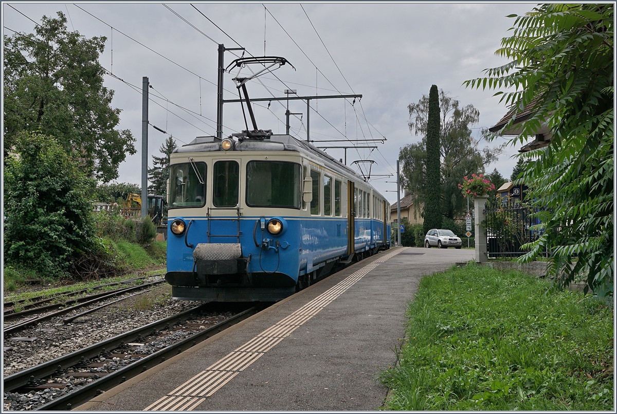 Der MOB ABDe 8/8 4002 VAUD steht als Regionalzug 2331 nach in Fontanivent zur Abfahrt (12:56) bereit. 

19. August. 2019