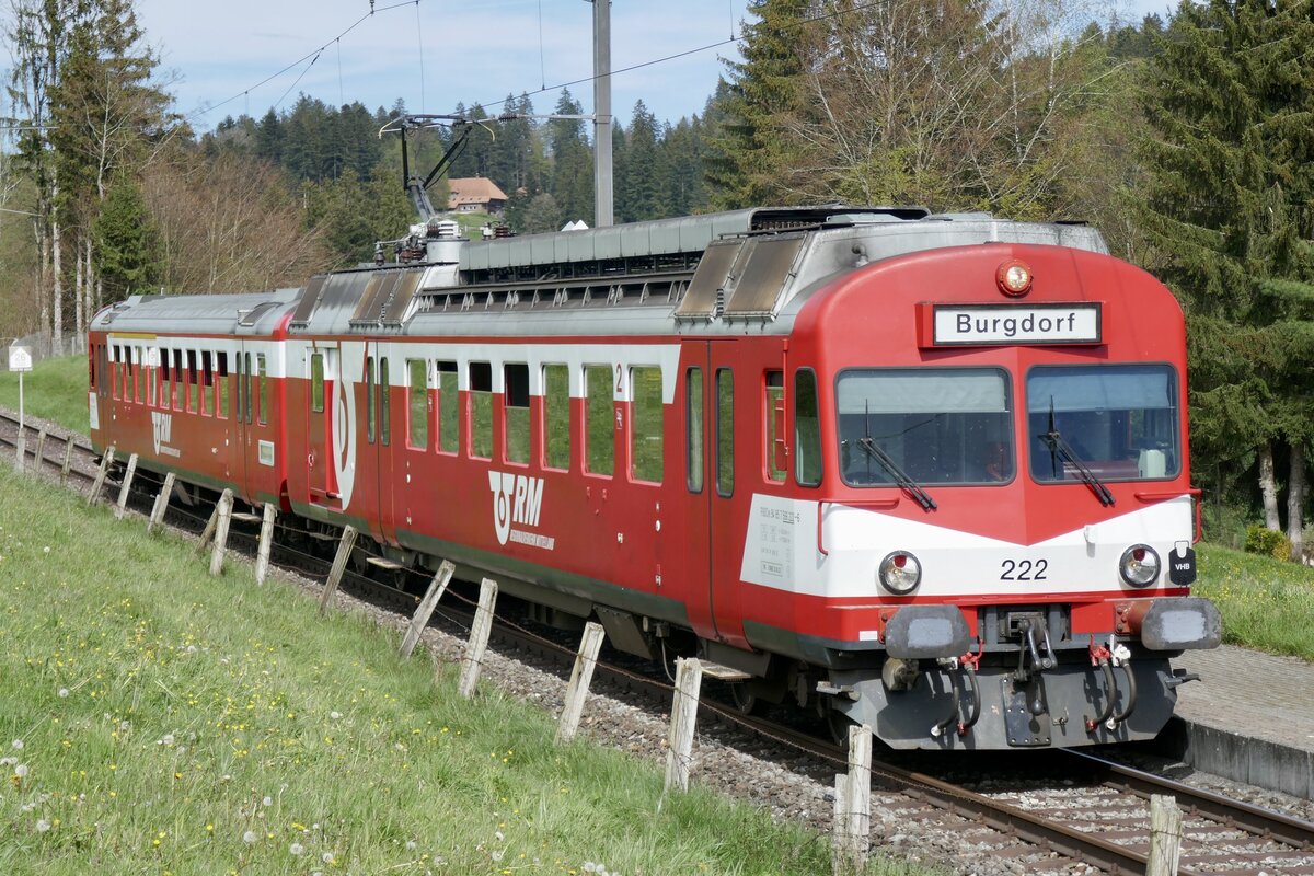 Der RBDe 566 I 222 des VPM bei einem Fotohalt am 27.4.24 in Griesbach.