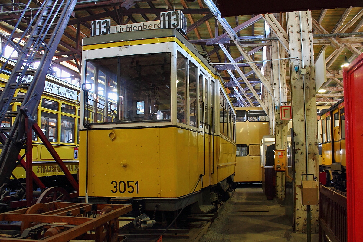  
Der  Straßenbahntriebwagen Nr. 3051 von 1901 im Aussehen des Umbaus im Jahre 1923/24.
So gesehen am Tag der offenen Tür in der Außenstelle des DTM Berlin in der Monumentenstraße in Berlin Neukölln am 27.09.2015 zum 150-jährigen Jubiläum der Berliner Straßenbahn.

Der Bauherr war die Berliner Straßenbahn Betriebs- G.m.b.H.
