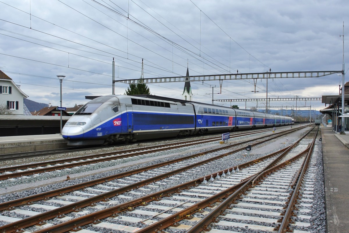 Der via Bözberg umgeleitete TGV Duplex 4717 (TGV 9222) bei Durchfahrt in Kaiseraugst, 07.02.2014.