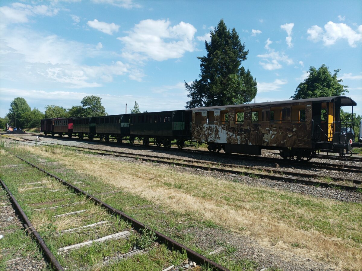 Der Wagenpark Des Train Thur de Doller alsace am 03..07.22 in  Sentheim 