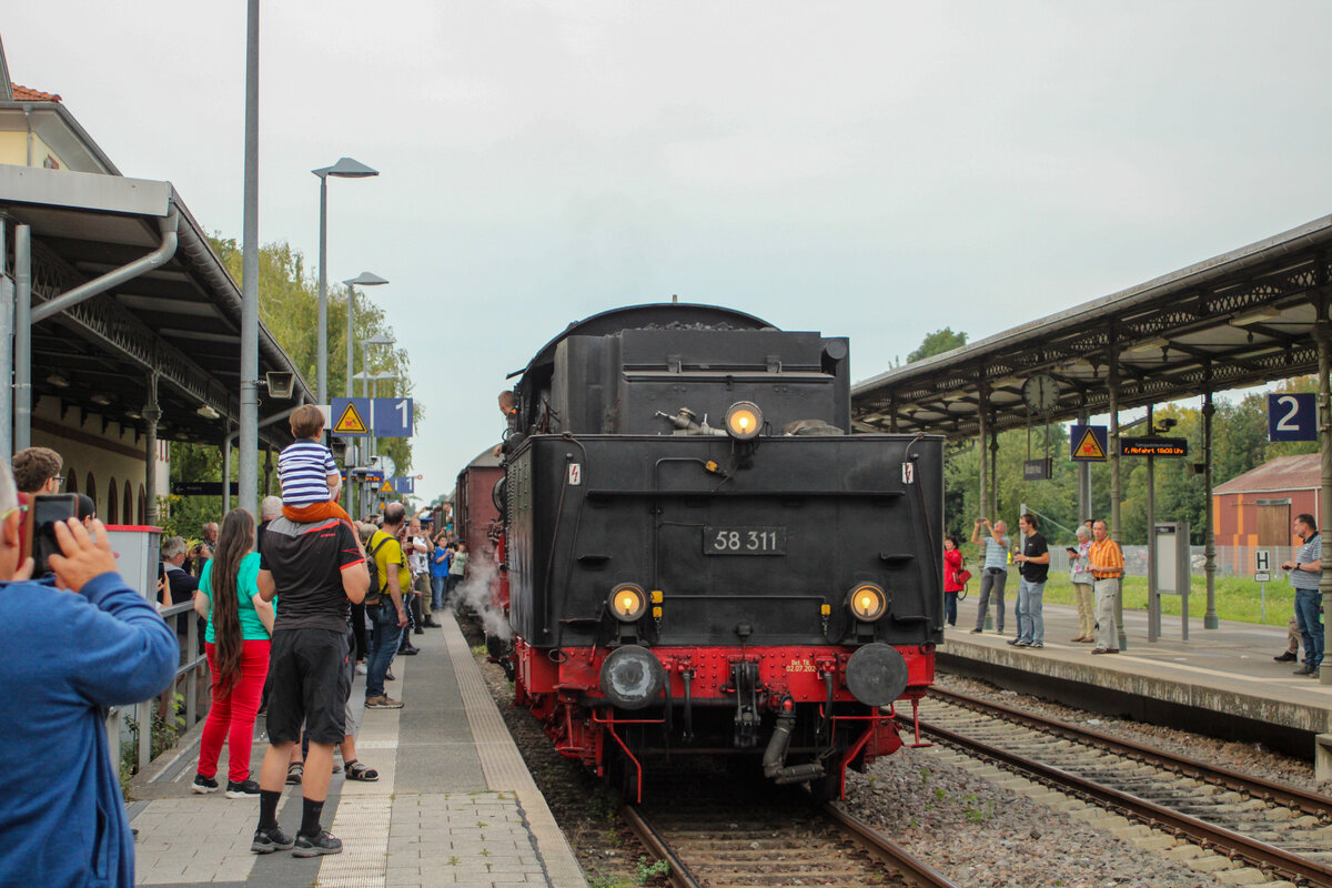 Der Zauber der Dampflok zieht Groß und Klein in ihren Bann (Winden, 22. September 2024)