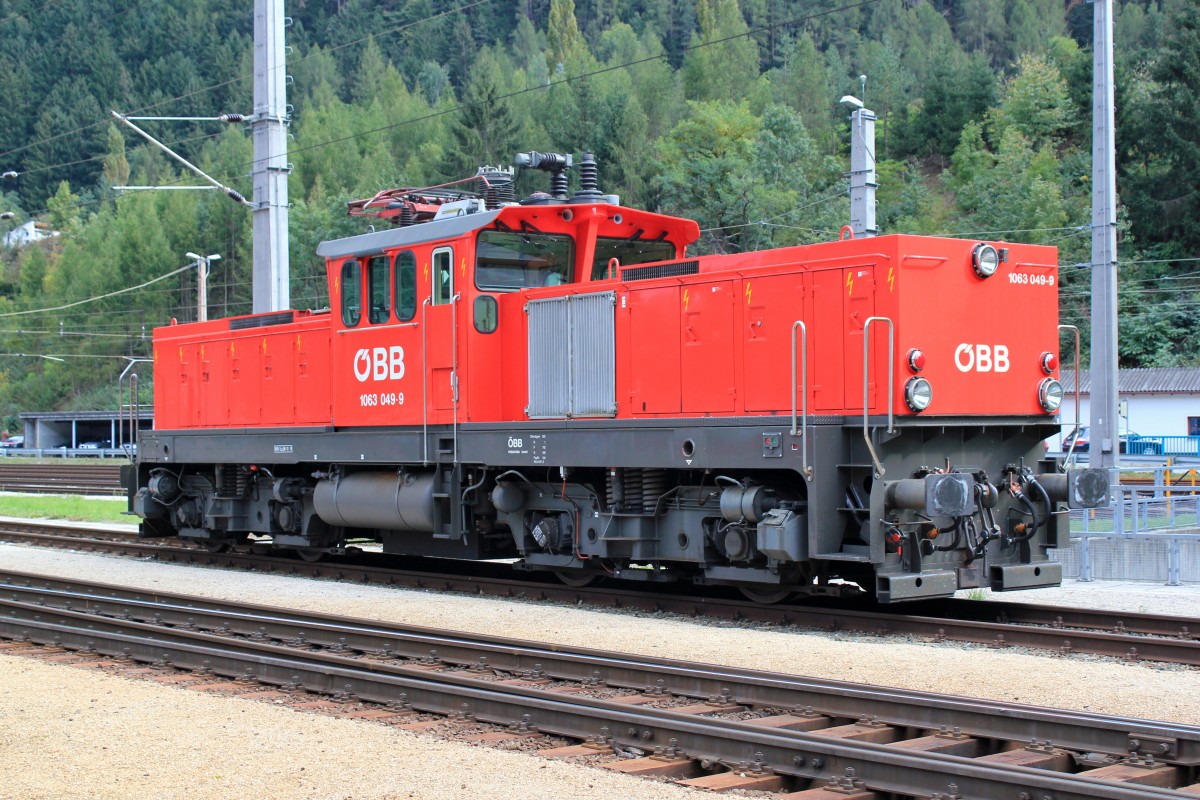 Detailaufnahme von 1063 049 9 im Bahnhof Landeck Zams, Oktober 2012