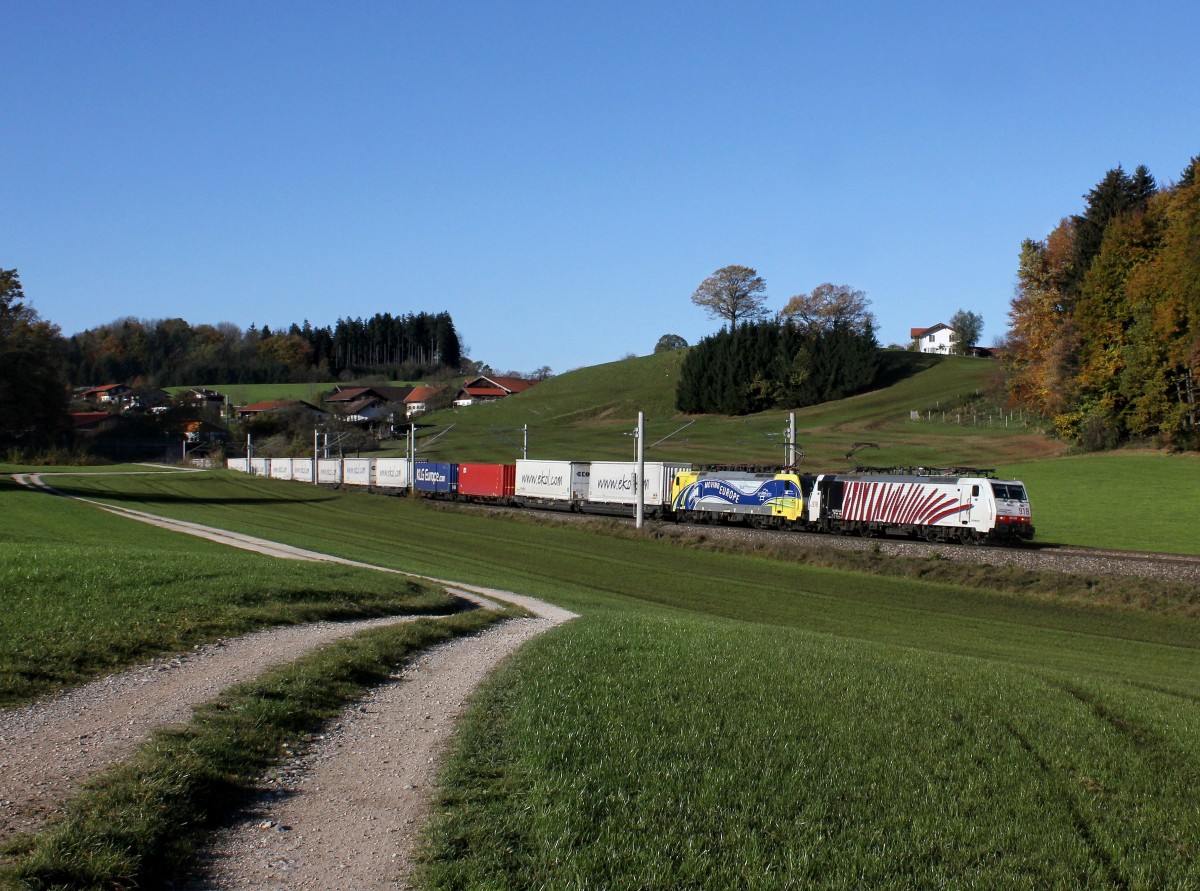 Die 189 918 und die 189 912 mit einem KLV-Zug am 02.11.2014 unterwegs bei Axdorf.