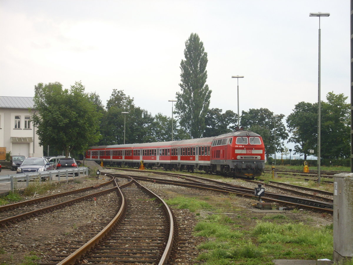 Die 218 459 wartet am 25.08.2012 in Lindau auf ihren Einsatz