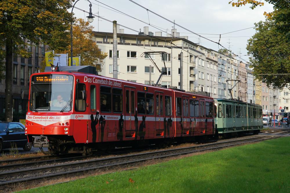 Die Bonner Zweiterstellung 7456 mit 7577 auf dem Sachsenring in Kln am 10.10.2013.