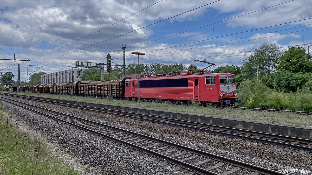 Die BR 155 zieht einen Holzroller Zug hier am Hp Nürnberg - Eibach vorbei.
Nürnberg, 30.05.2020