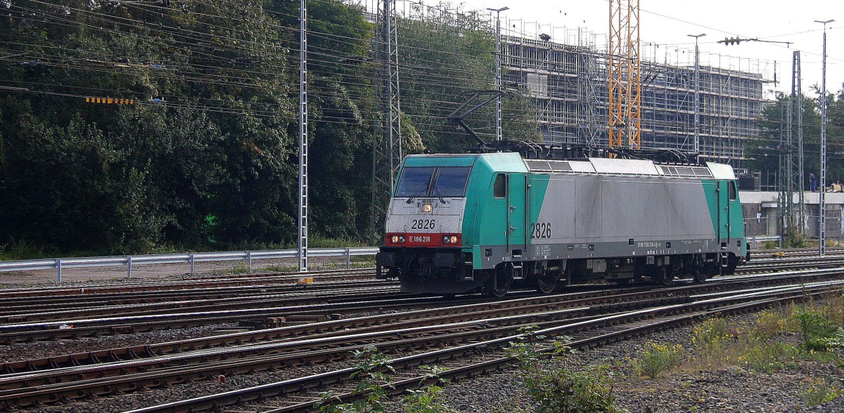 Die Cobra 2826 kommt als Lokzug aus Montzen(B) und fährt in Aachen-West ein.
Aufgenommen vom Bahnsteig in Aachen-West bei Sonne und Wolken am Mittag vom 20.9.2014. 
