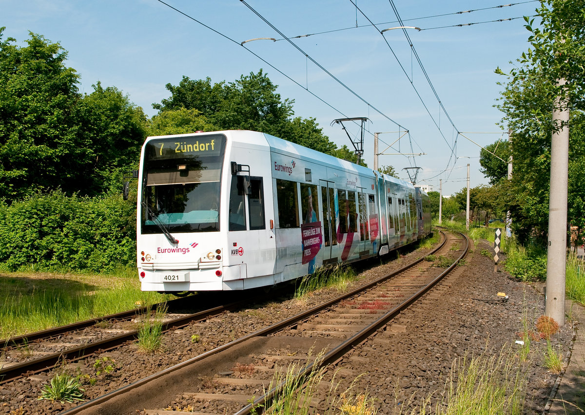 Die Linie 7 mit der Wagennummer 4021 auf dem Weg nach Zündorf. Aufgenommen am 24.5.2019.