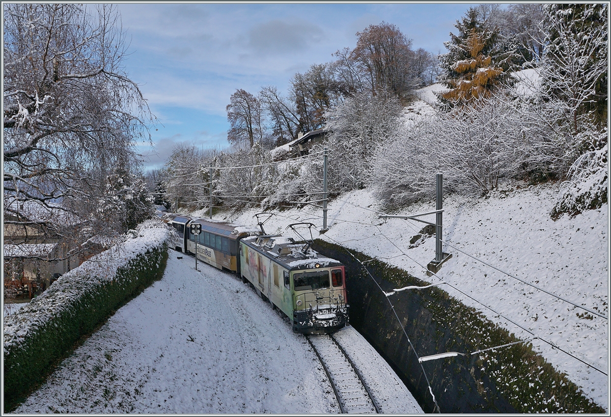 Die MOB GDe 4/4 6006  Aigle les Murailles  (ex GFM/TPF GDe 4/4 102) ist mit ihrem MOB GoldenPass Panorici PE 2111 kurz vor Sonzier auf der Fahrt nach Montreux. 

5. Dezember 2020