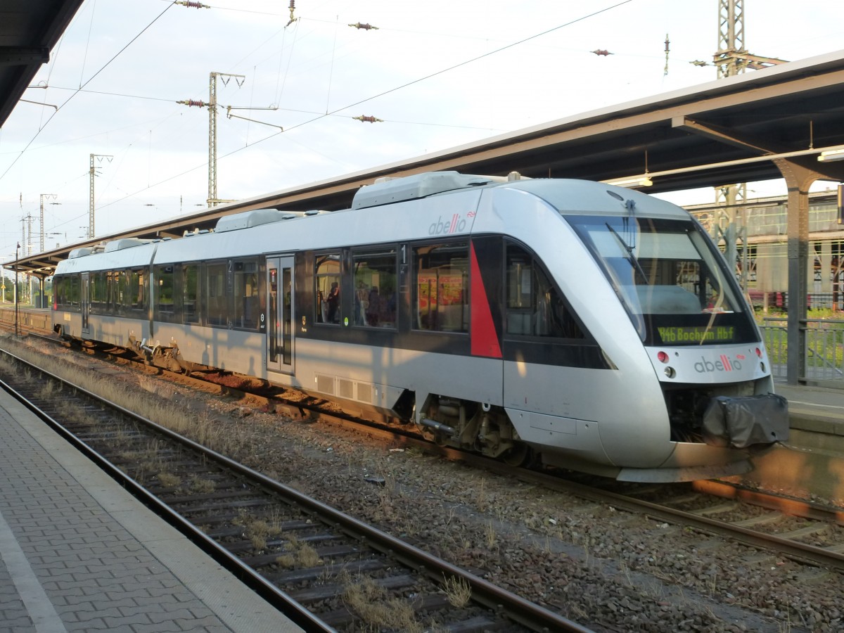 Die RB46 nach Bochum Hbf steht hier im Hauptbahnhof von Wanne-Eickel.