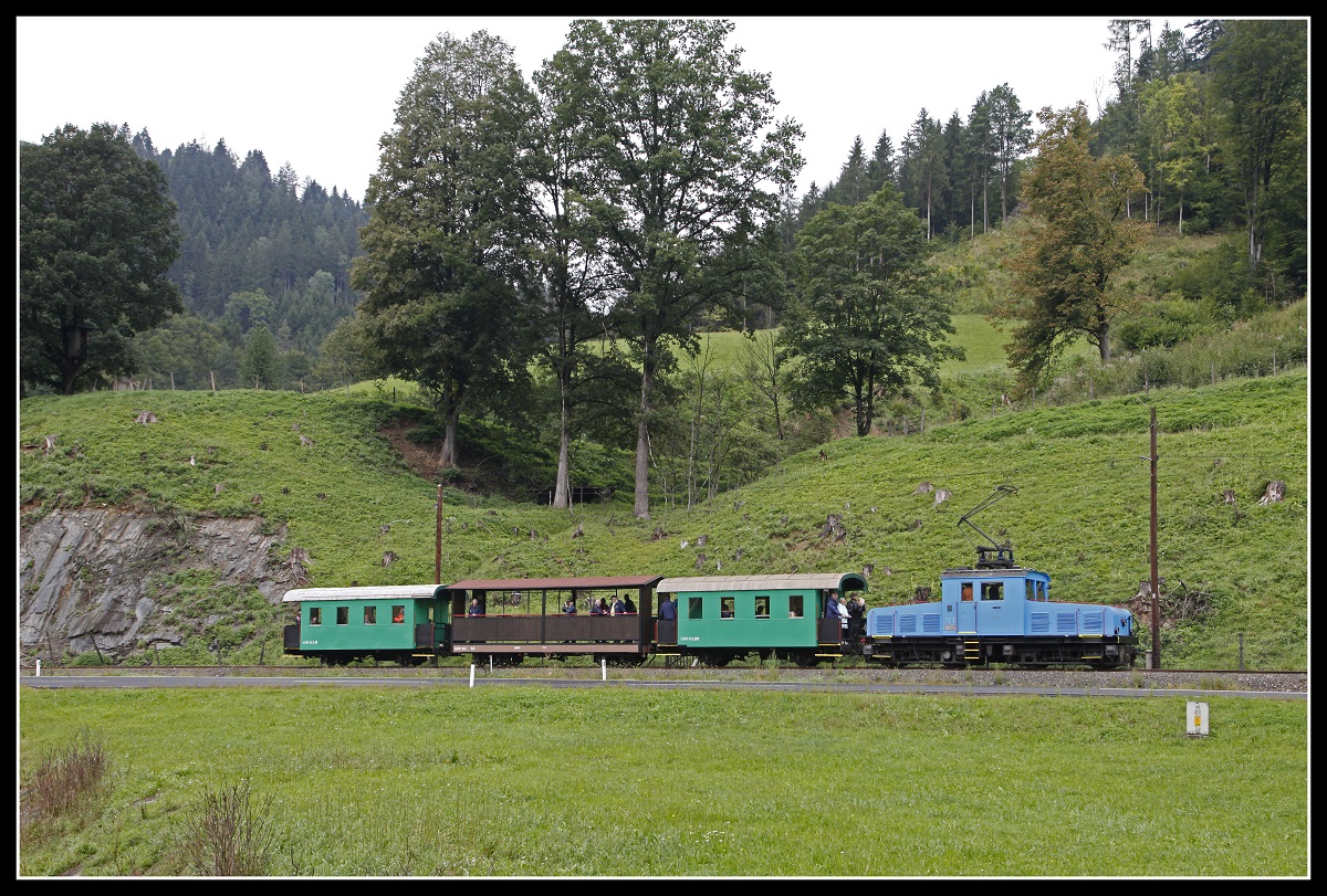 Die Saison 2019 der Breitenauerbahn endetete am 7.September. Die E4 führte an diesem Tag alle Züge, hier zu sehen bei Schafferwerke.