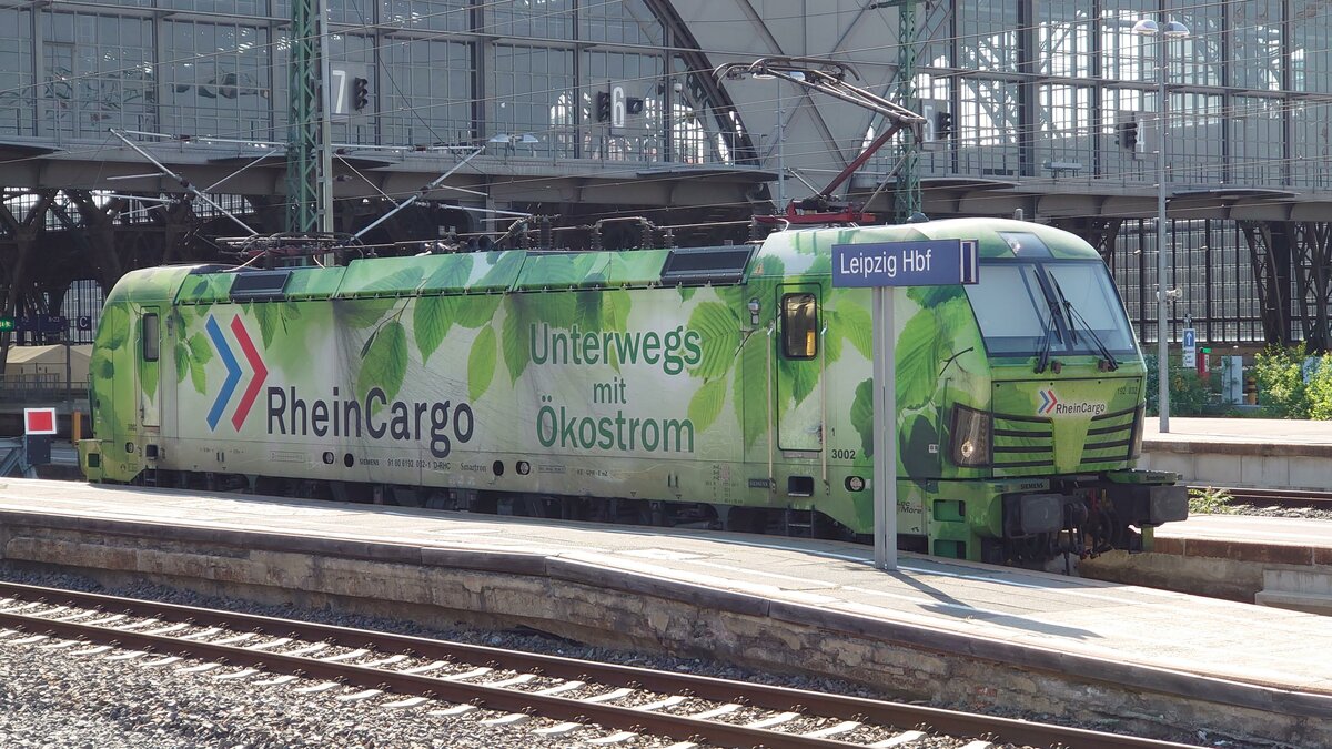Die Smartron 192 032 von Rhein Cargo auf Gleis 8a vom Hauptbahnhof Leipzig am18.5.22