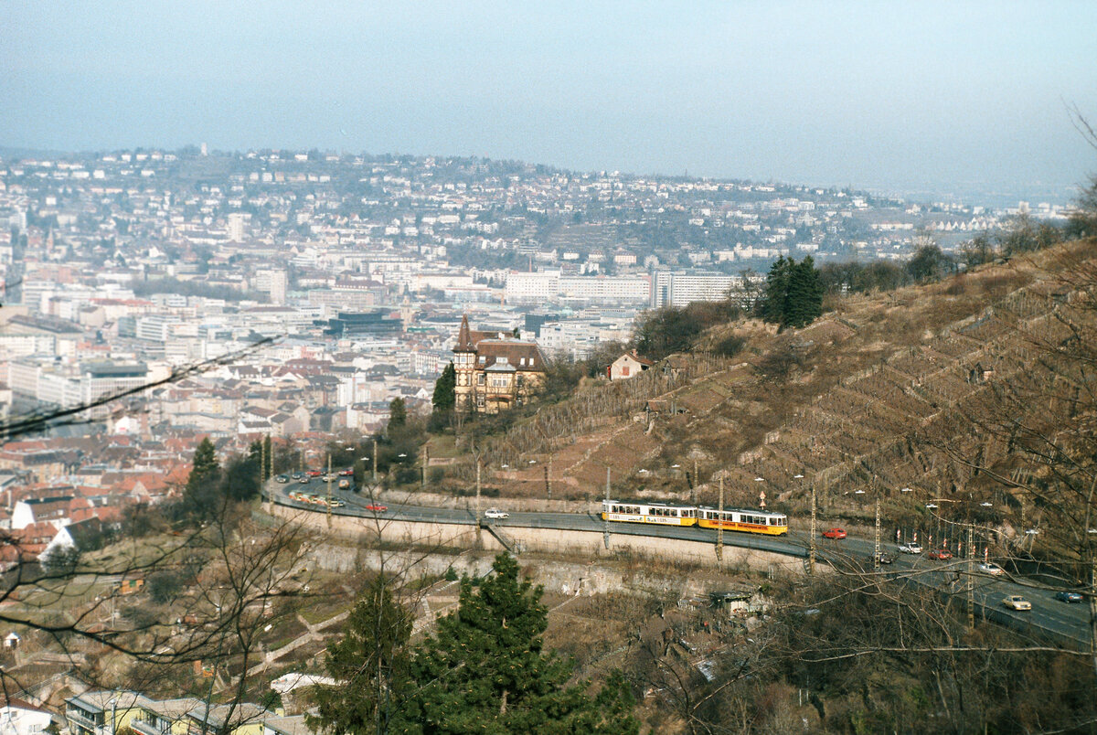 Die Stuttgarter Straßenbahnlinie über die Neue Weinsteige zählte zu den schönsten Wegen, welche eine Straßenbahn befahren konnte (1983).