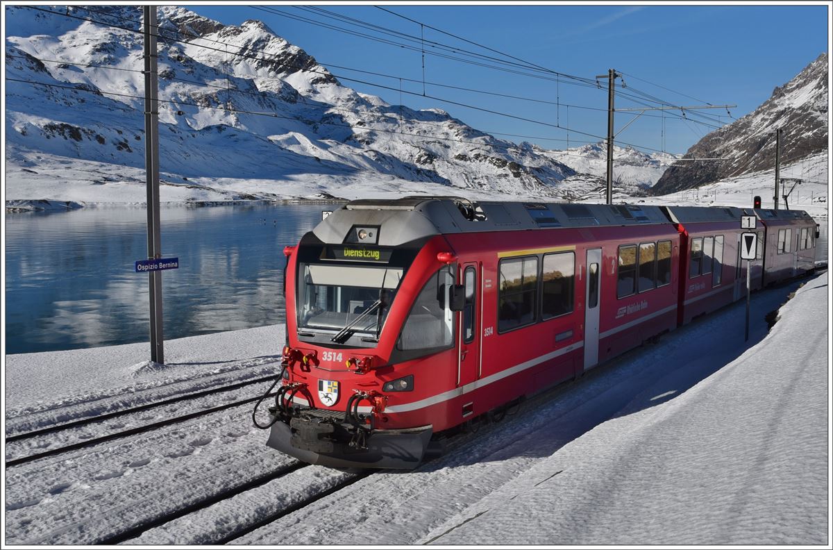 Dienstzug mit ABe 8/12 3514 nach Poschiavo in Ospizio Bernina 2253m ü/M. (07.12.2016)