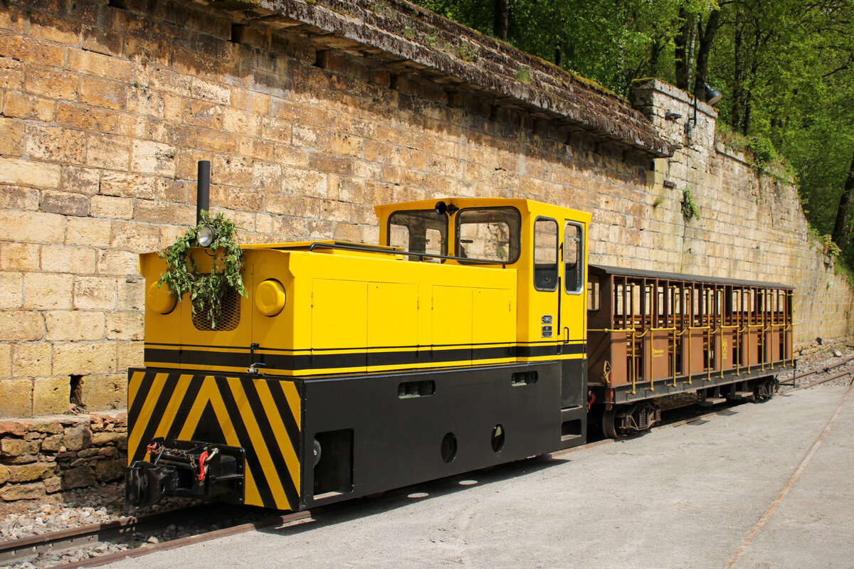 Diese 1979 gebaute MB 170 S (O&K FNr 26953) stand am 1. Mai 2024 in Fond-de-Gras. Ab 1979  in der Schachtanlage Walsum im Einsatz. Seit August 2014 ist sie bei der Minièresbunn im Einsatz.