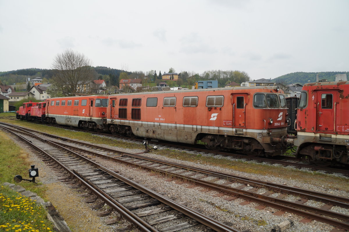 Dieselloks in Ampflwang

01.05.2016