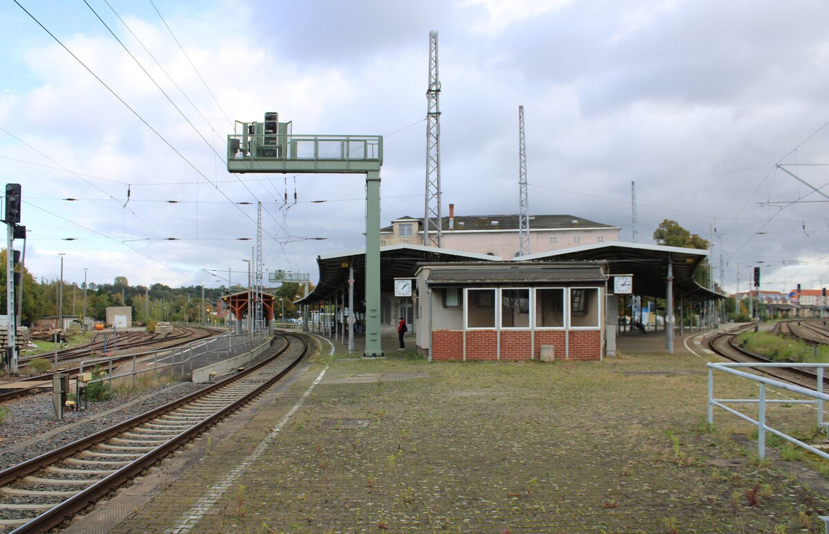 Döbeln Hbf ist ein Trennungsbahnhof. Links gehts Richtung Riesa, rechts Richtung Nossen; 11.10.2024.