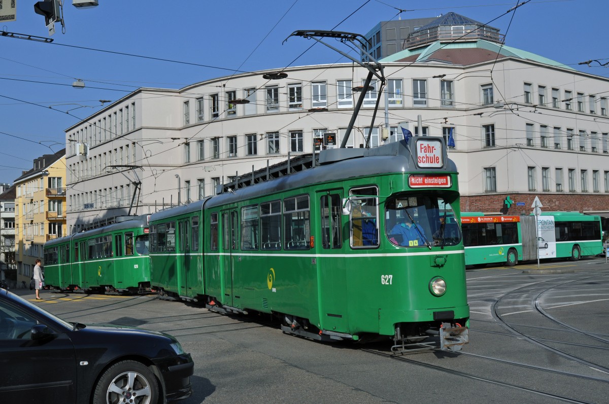 Doppeltraktion Be 4/6 Düwag 627 und 628 fahren mit der Fahrschule zur Haltestelle Markthalle. Die Aufnahme stammt vom 13.03.2015.