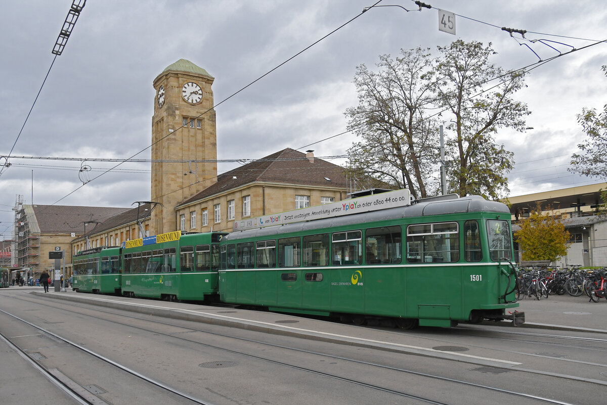 Doppeltraktion, mit den Be 4/4 485 und 486 zusammen mit dem B4S 1501, auf der Linie 2, bedient am 18.11.2024 die Haltestelle am badischen Bahnhof. Aufnahme Basel.