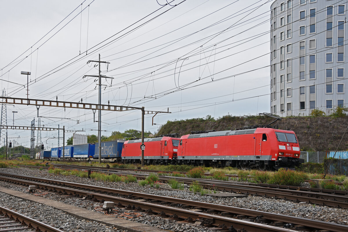 Doppeltraktion, mit den DB Loks 185 093-21 und 185 123-7 durchfährt am 13.09.2022 den Bahnhof Pratteln.