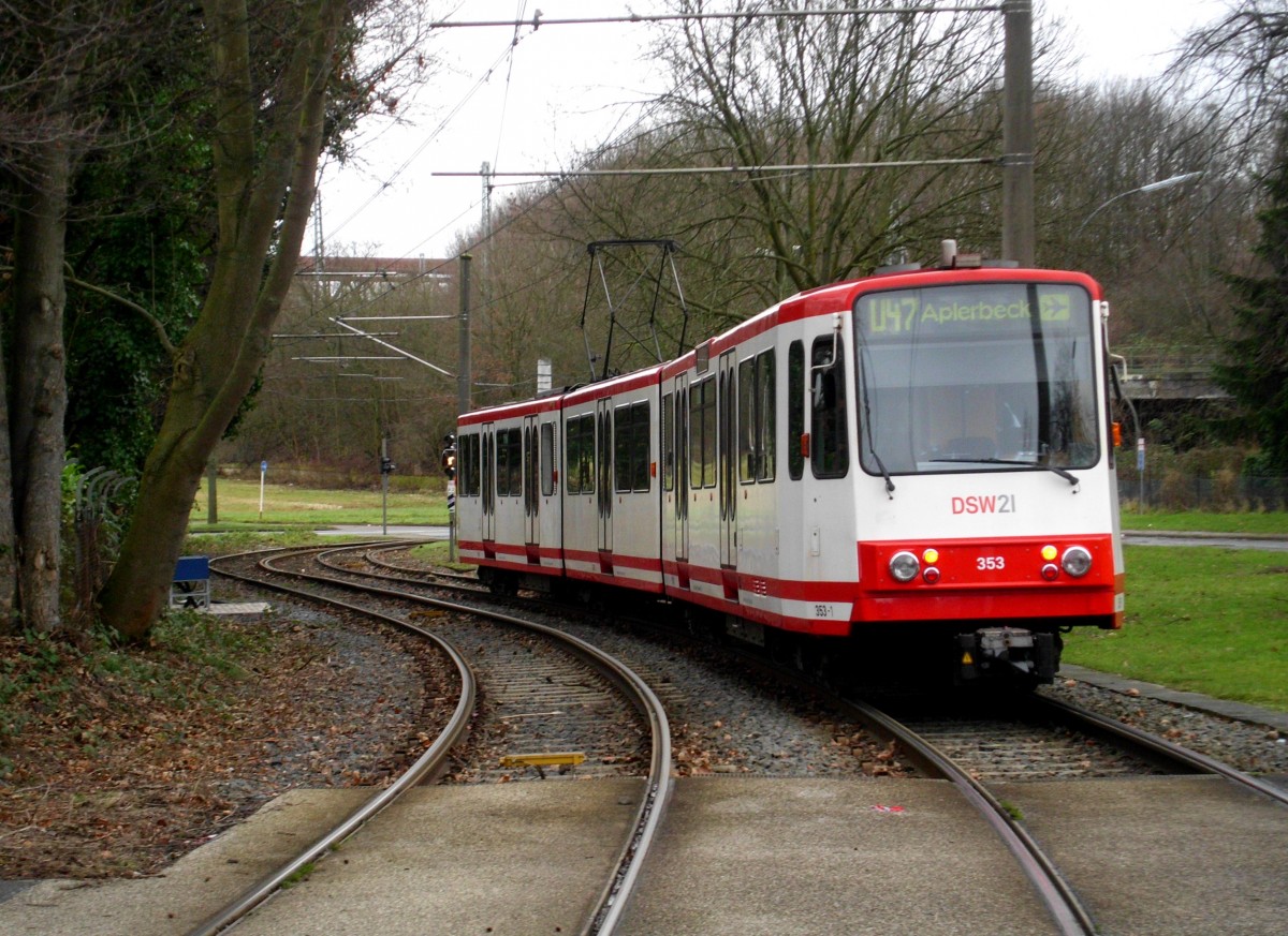  Dortmund: Stadtbahnlinie U47 nach Dortmund-Aplerbeck an der Haltetstelle Dortmund-Huckarde Bushof.(4.1.2014) 