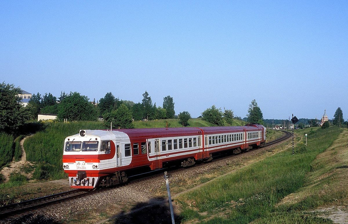 DR1A-254  bei Jekolpils  07.06.08