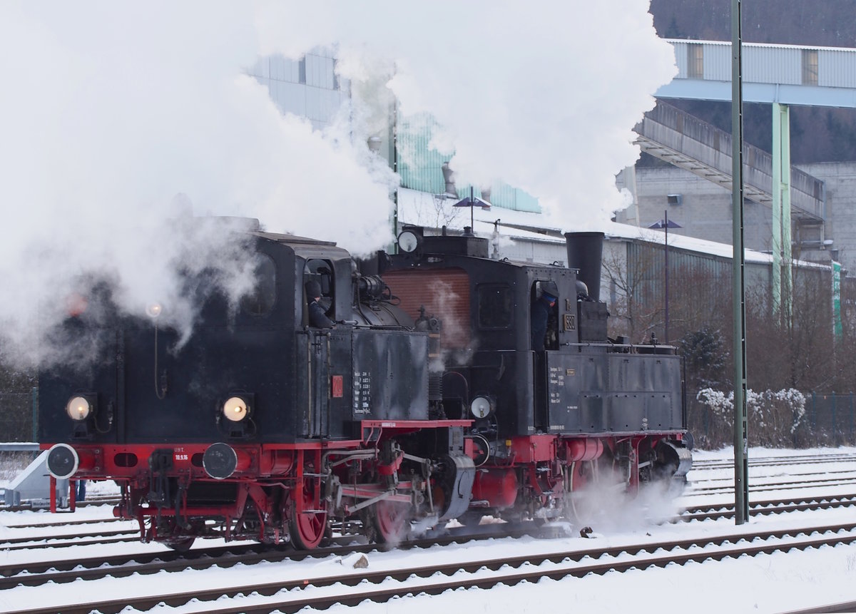 Dreikönigsdampf 2017 im Bahnhof Schelklingen: Lok 20 (Achertäler Eisenbahnverein) und T3 930 (GES) rangieren zum Wasserfassen im Bahnhof Schelklingen.
Aufnahmedatum: 06.01.2017