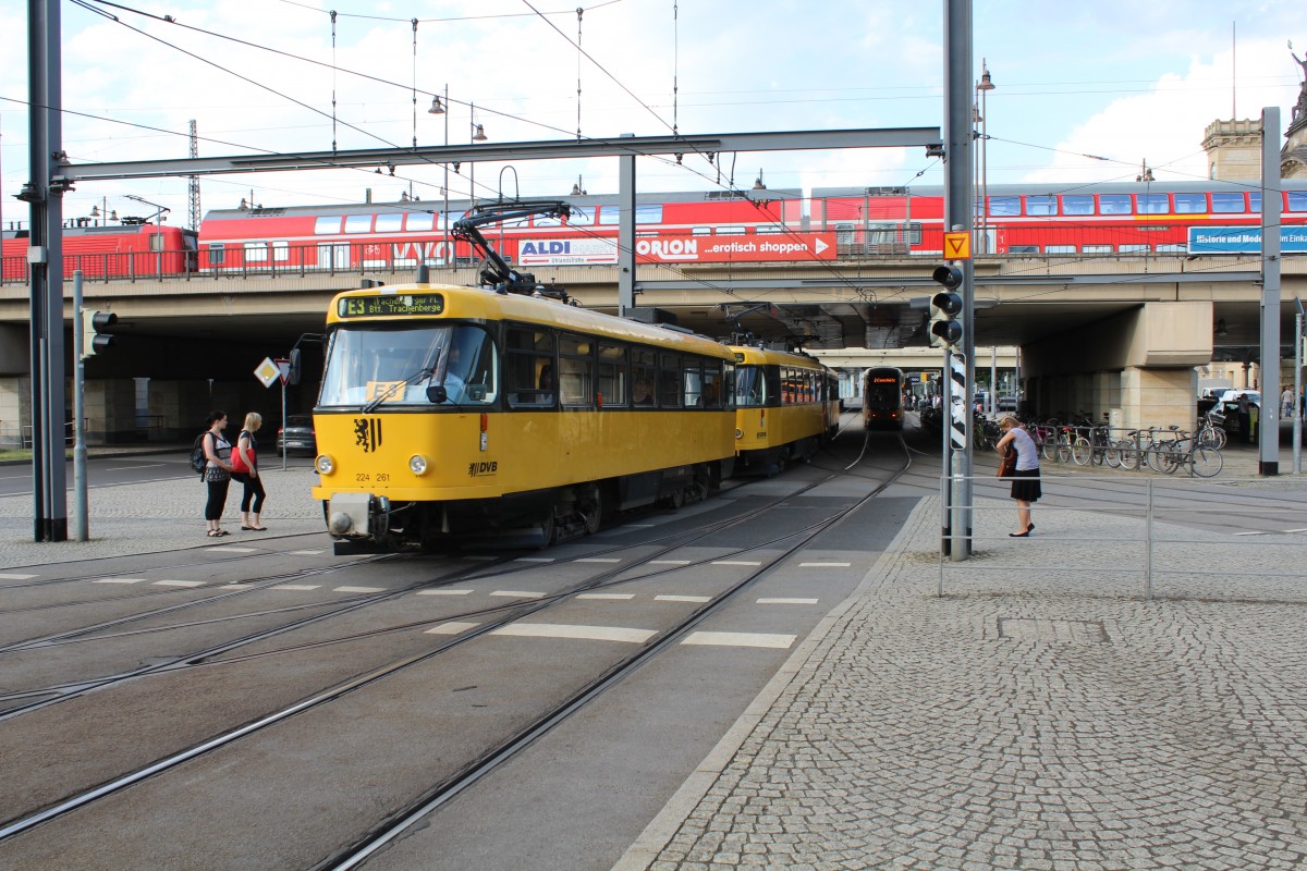 Dresden DVB SL E3 (T4DMT 224 261) Am Hauptbahnhof am 7. Juli 2014.