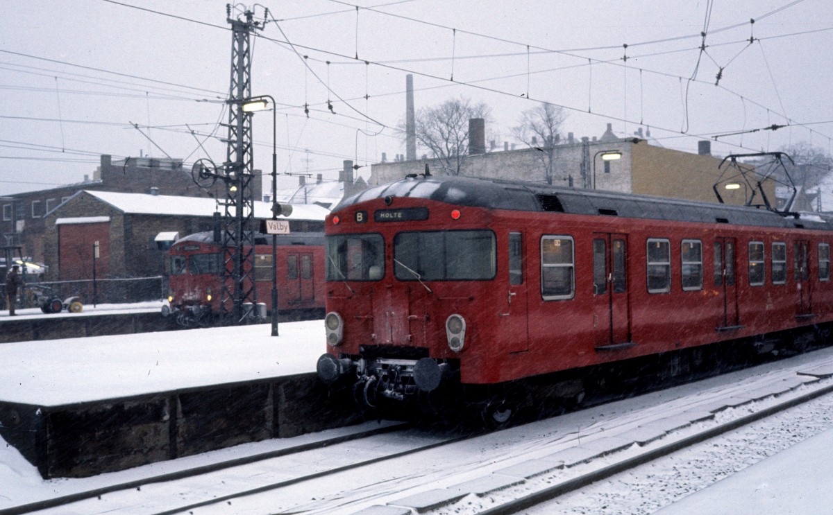 DSB S-Bahn Kopenhagen: Linie B Bahnhof Valby im Januar 1978.